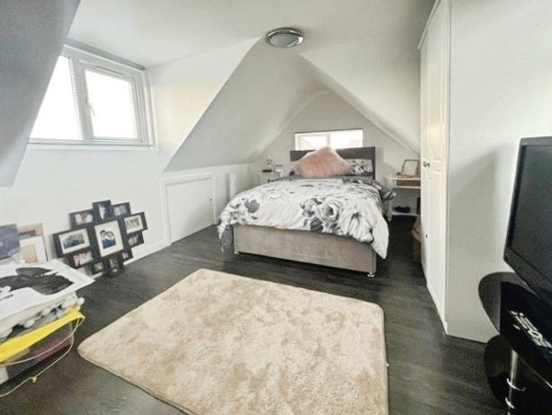 Flat Chesterfield Road in Borough of Spelthorne