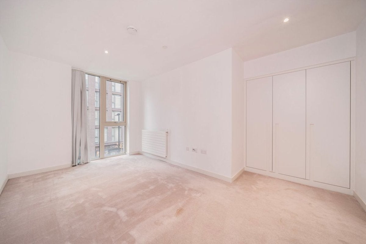 Flat Admiralty Avenue in Greater London