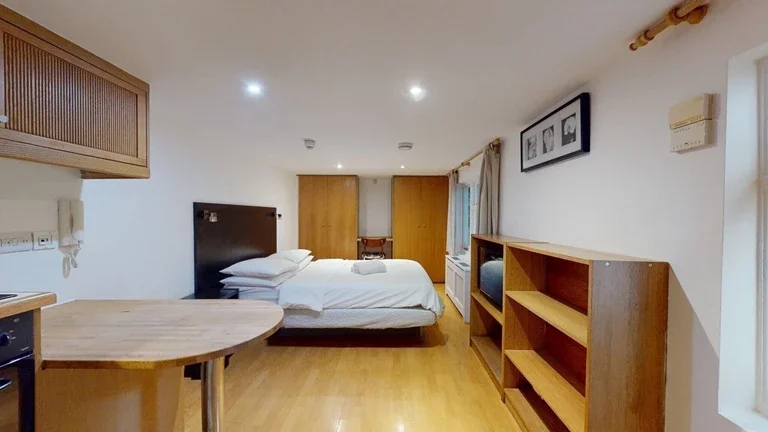 Flat Cartwright Gardens in Greater London