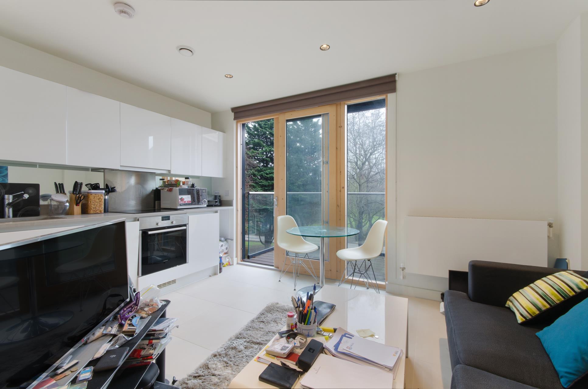 Flat Cobblestone Square in Greater London
