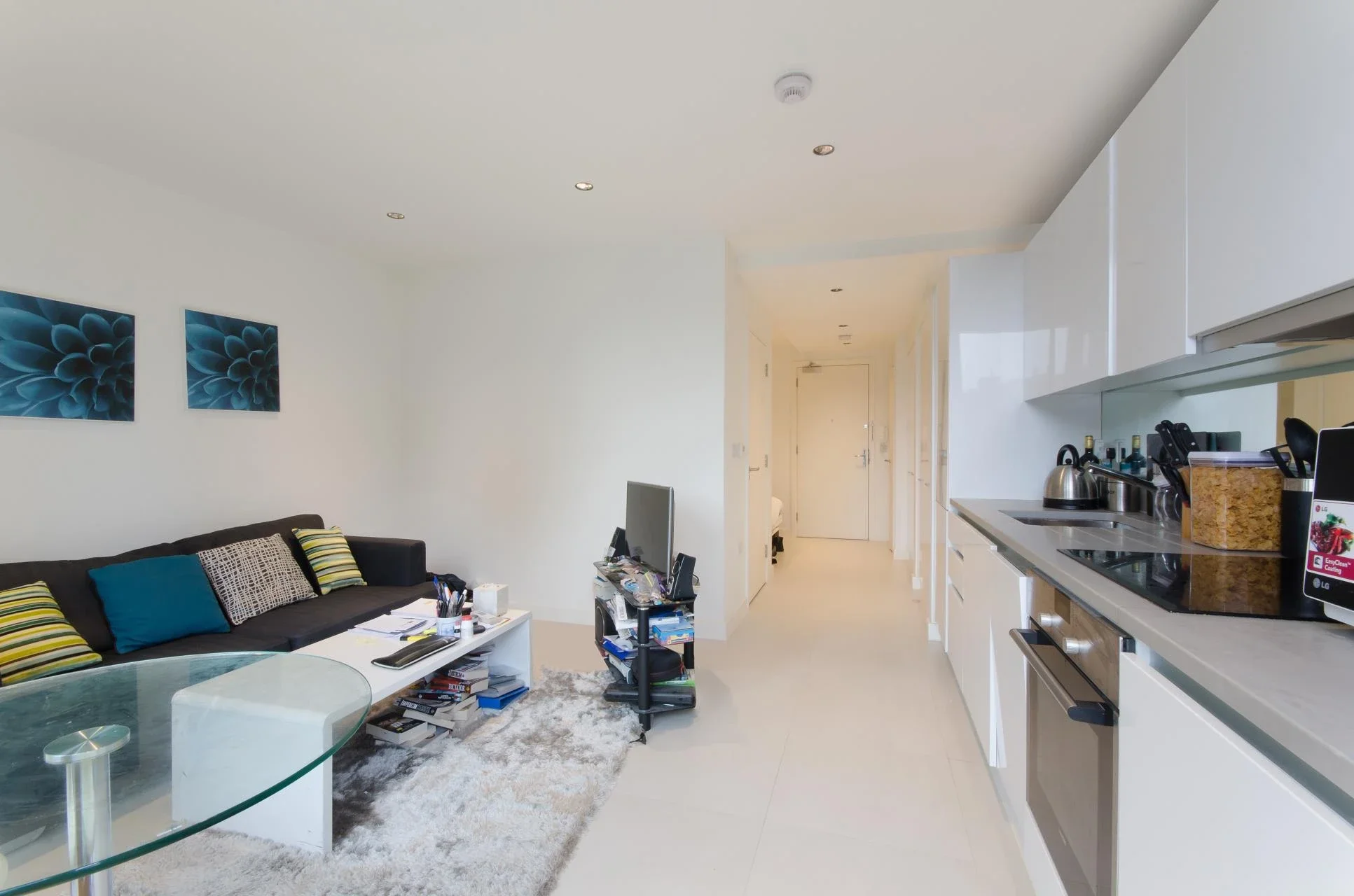Flat Cobblestone Square in Greater London