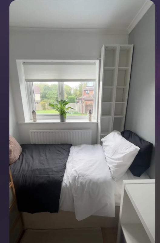 Room Deansway in Leeds