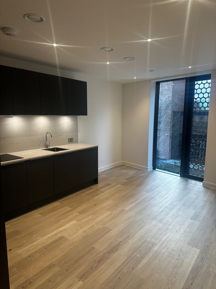 Flat West Parkside in Greater London