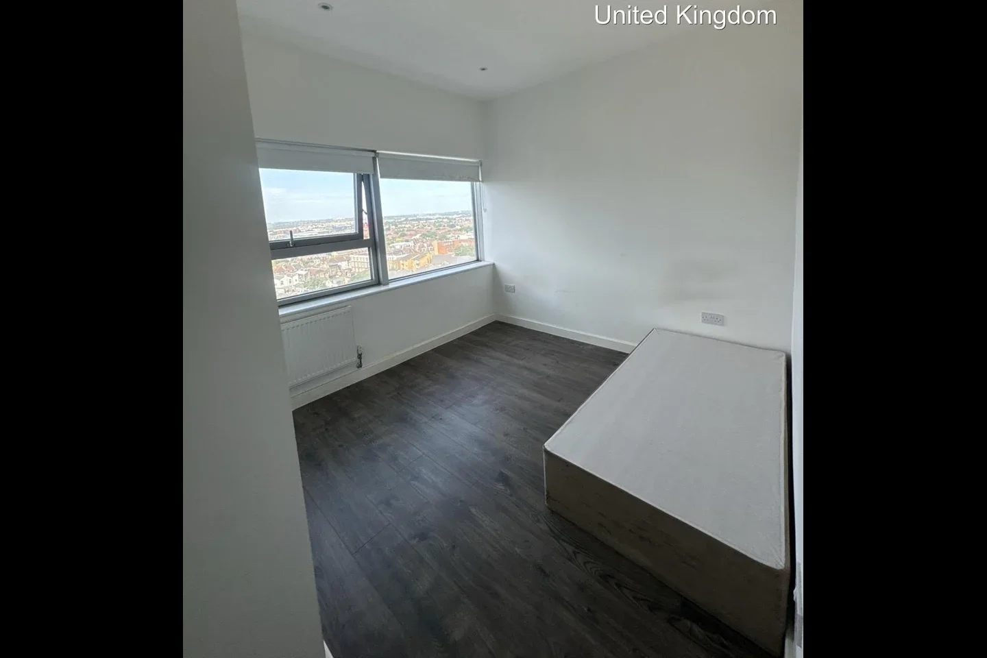 Flat Wellesley Road in Greater London