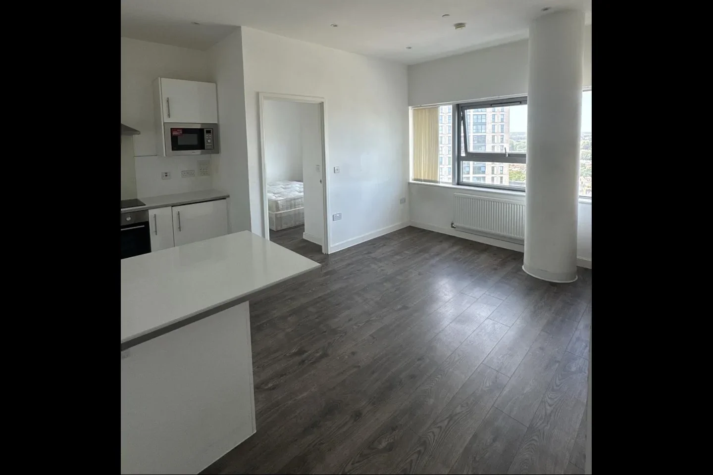 Flat Wellesley Road in Greater London