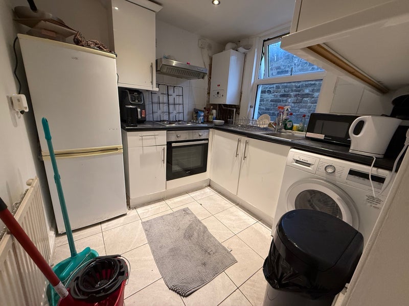 Room Mattock Lane in Greater London