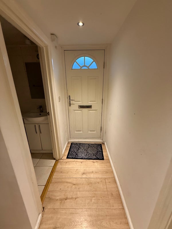 Room Mattock Lane in Greater London