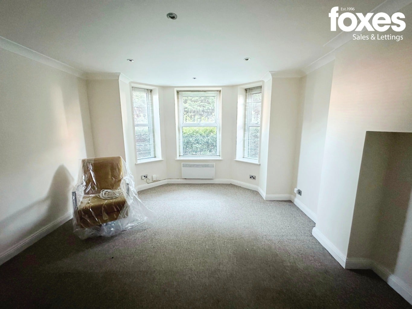 Flat Wootton Gardens in Bournemouth