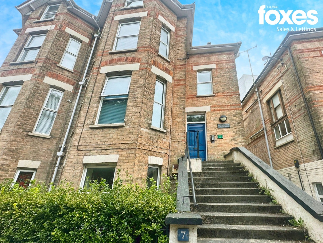 Flat Wootton Gardens in Bournemouth