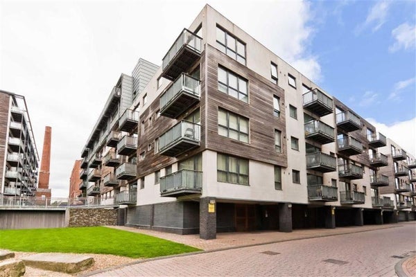 Flat Isaac Way in Manchester