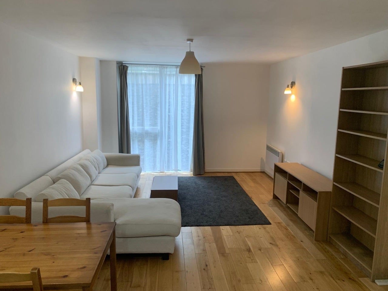 Flat Chadwell Lane in Greater London