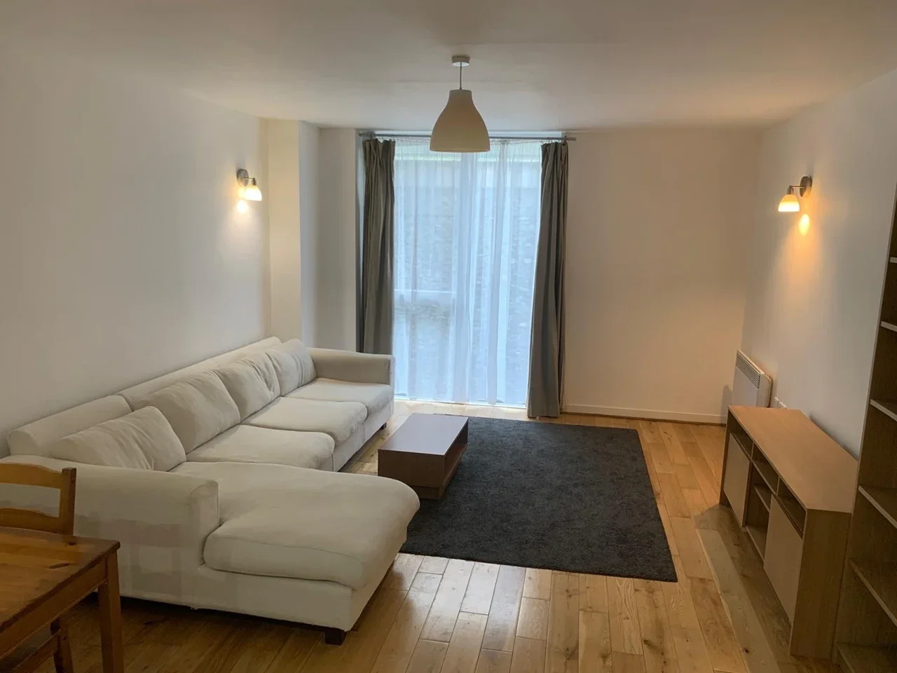 Flat Chadwell Lane in Greater London