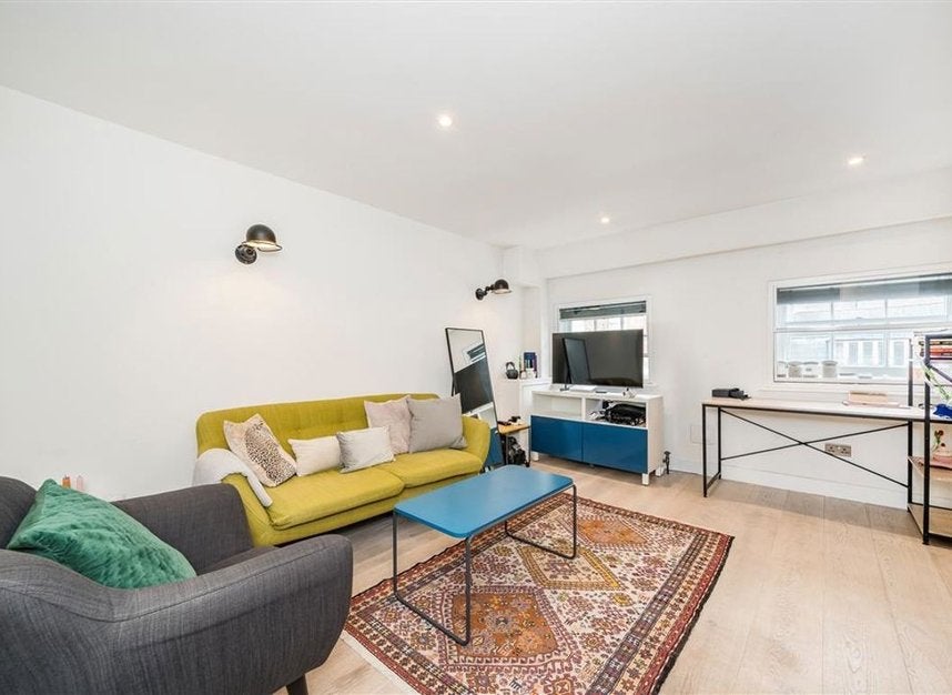 Flat Charlotte Street in Greater London