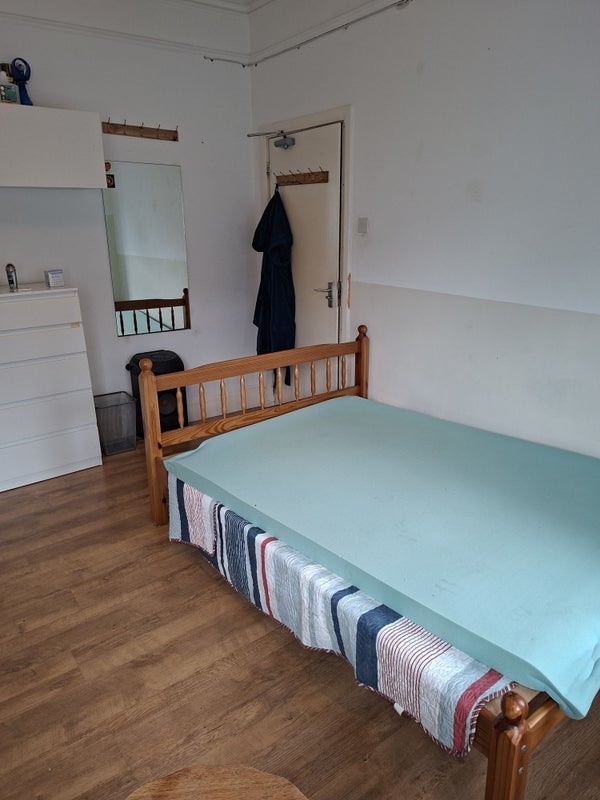 Room Cobham Road in Greater London