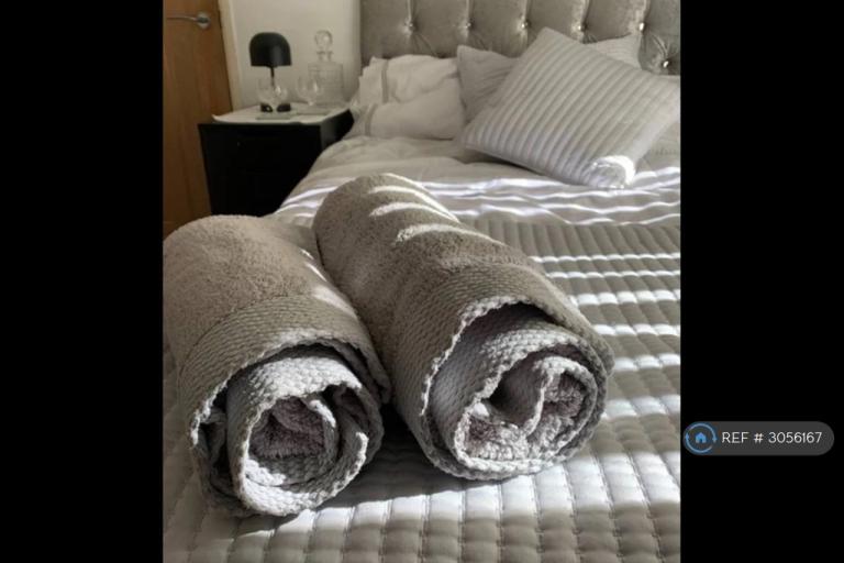 Room Chartwell Drive in Luton