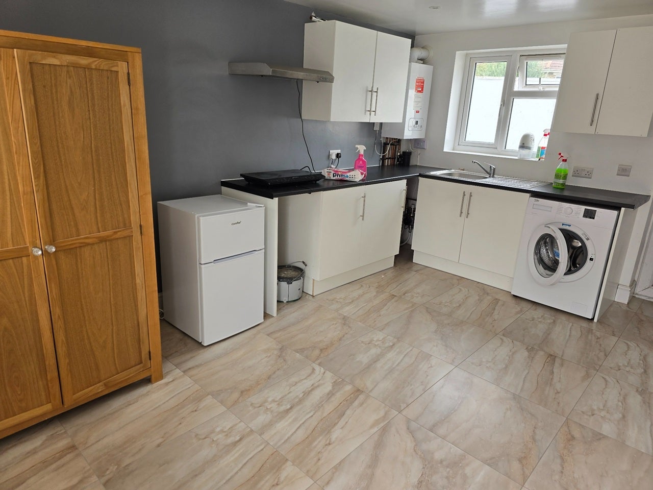 Flat Sutton Lane in Greater London