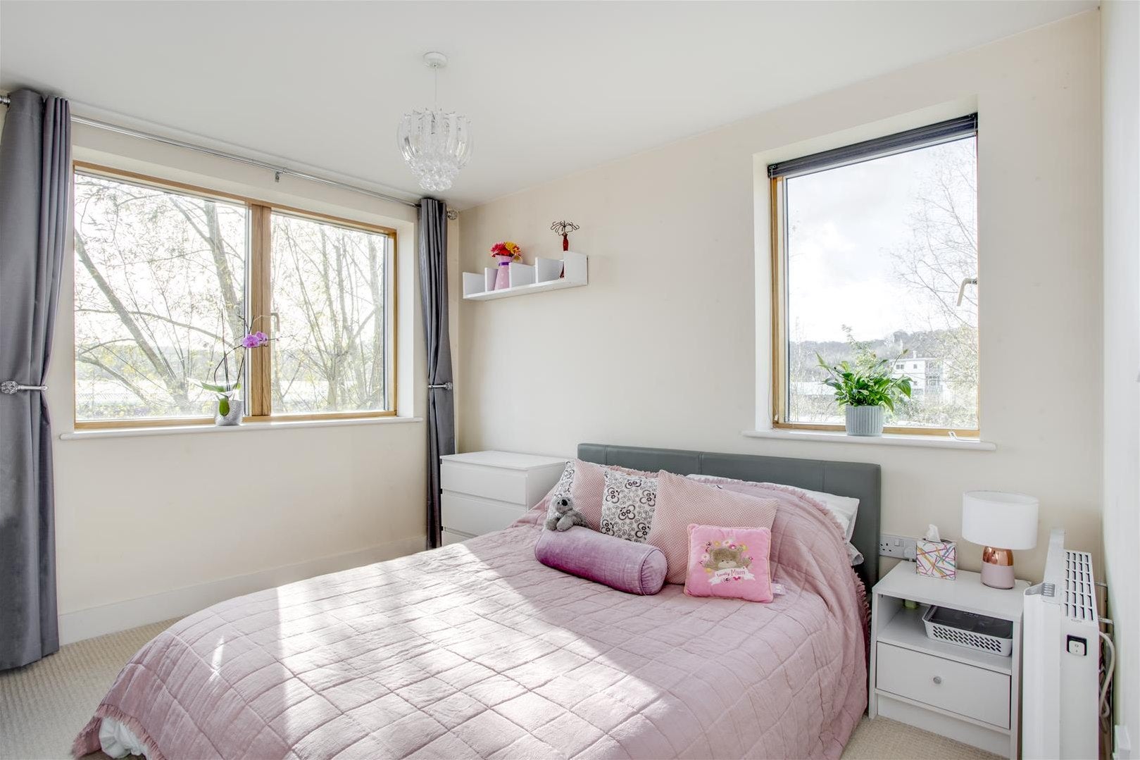 Flat Ryemead Way in High Wycombe Community Board