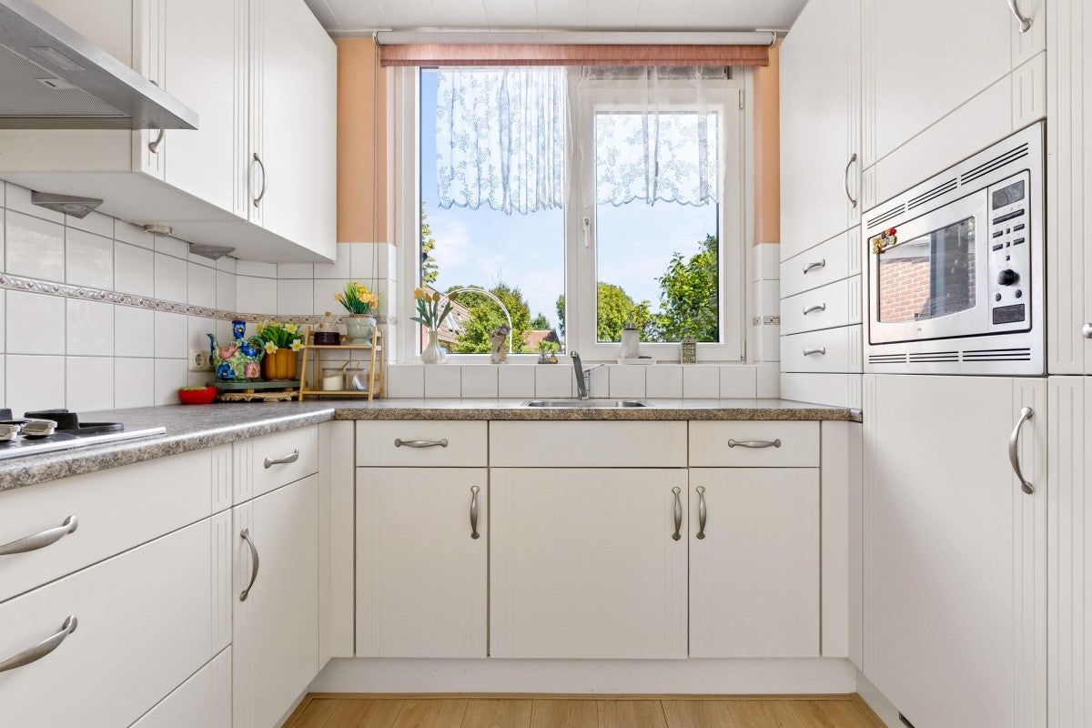 Tussenwoning te koop: Leemwierde 197, Almere