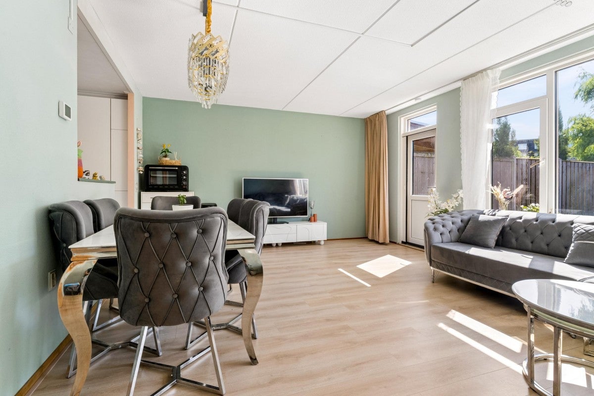 Tussenwoning te koop: Leemwierde 197, Almere