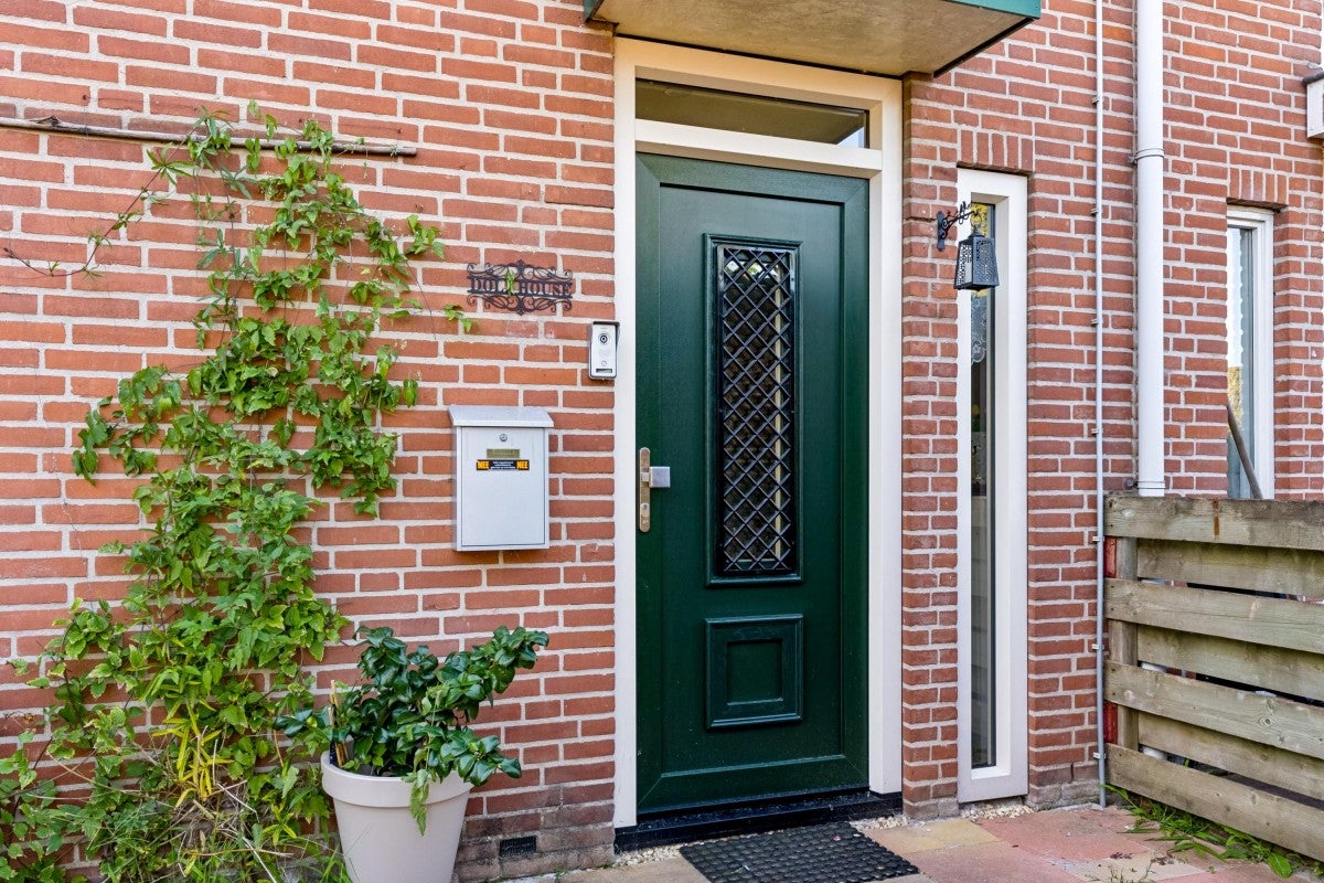 Tussenwoning te koop: Leemwierde 197, Almere