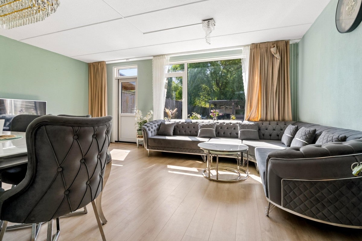 Tussenwoning te koop: Leemwierde 197, Almere