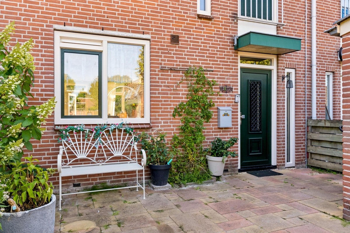 Tussenwoning te koop: Leemwierde 197, Almere