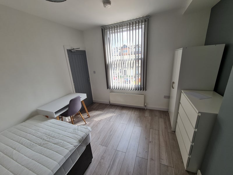 Room Wesley Street in Wakefield