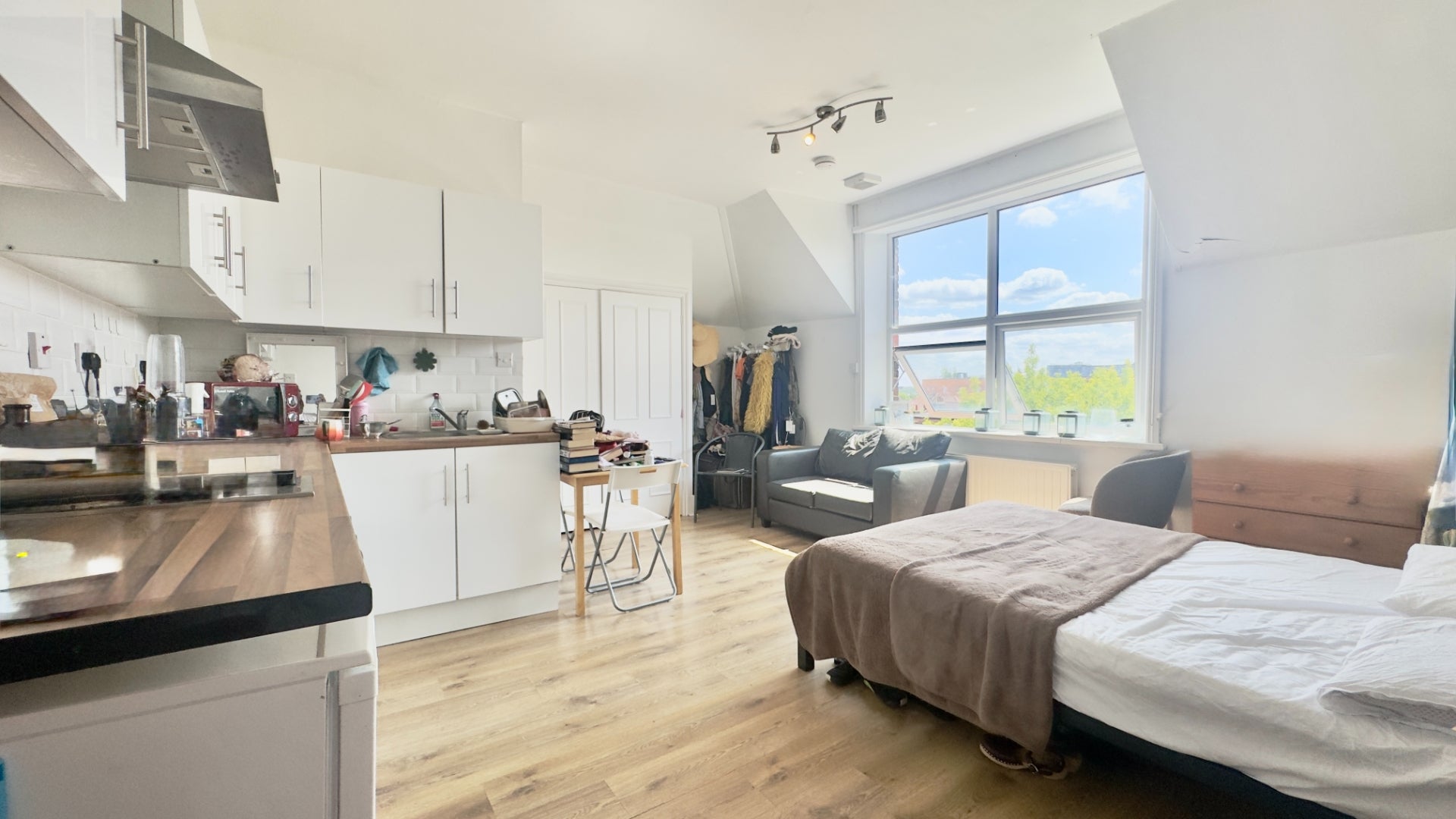 Flat Fawley Road in Greater London