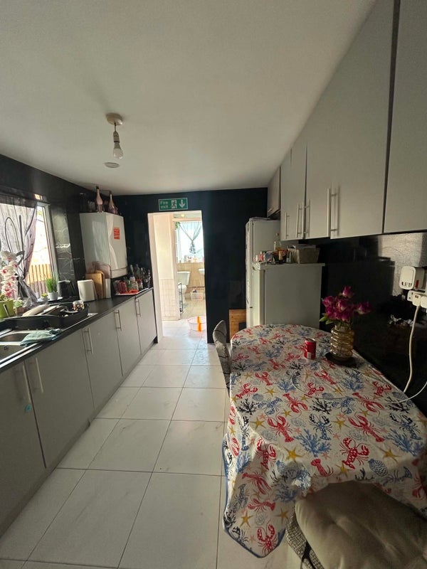 Room Trevelyan Road in Greater London