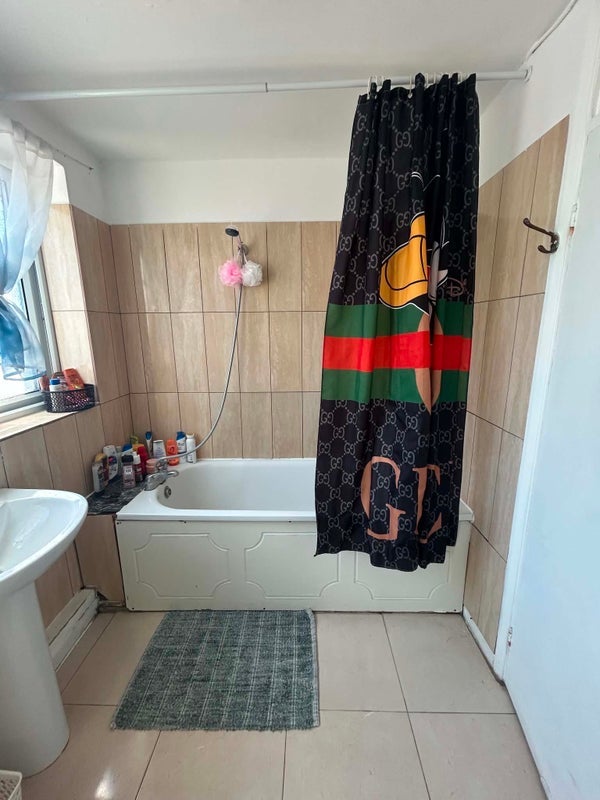 Room Trevelyan Road in Greater London