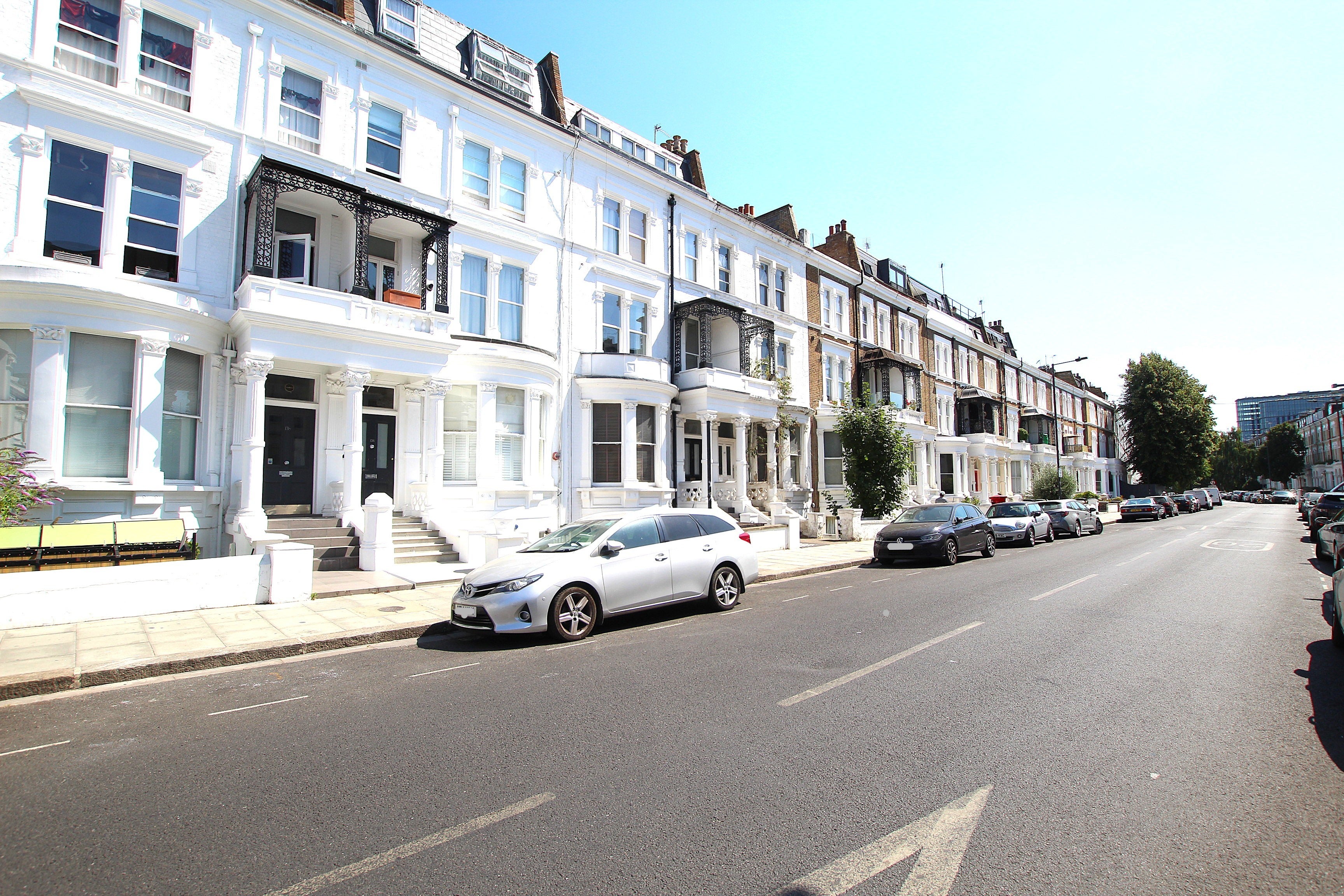 Flat Sinclair Road in Greater London