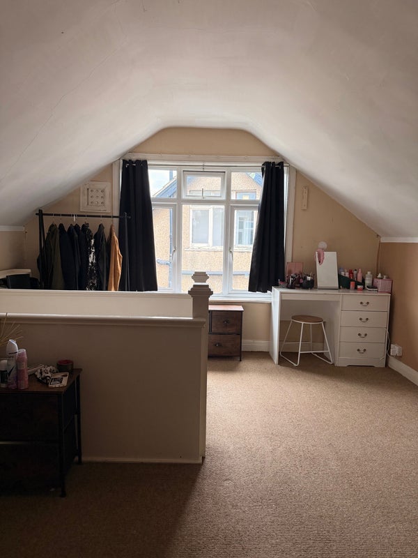 Room St Chad's Drive in Leeds