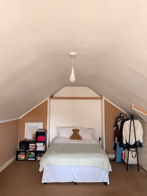 Room St Chad's Drive in Leeds