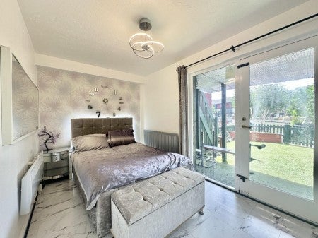 Flat West Quay Drive in Greater London