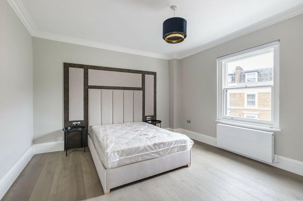 Flat Collingham Road in Greater London