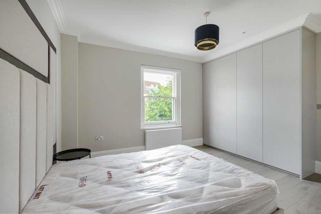 Flat Collingham Road in Greater London
