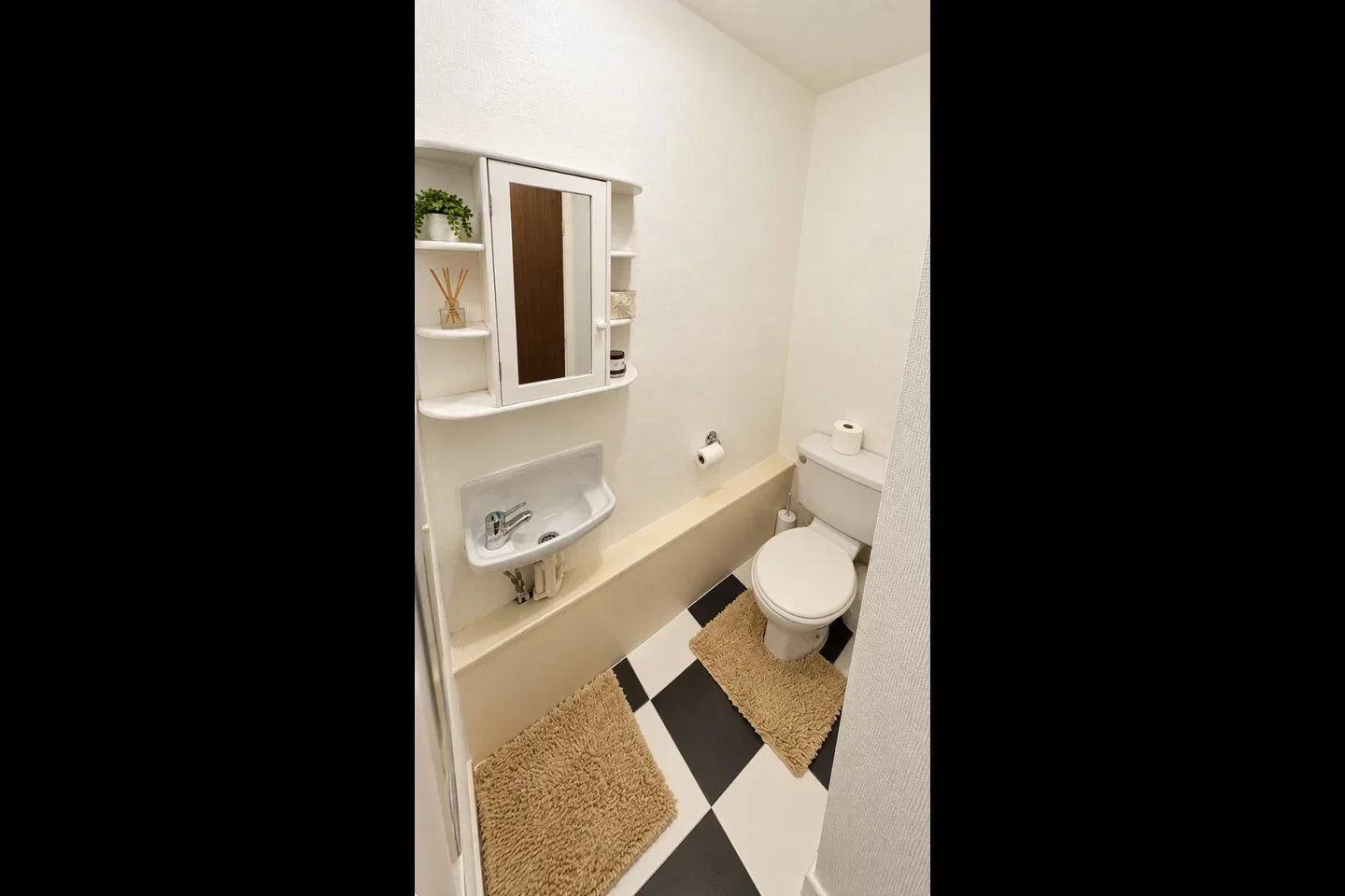 Room Tenterden Grove in Greater London