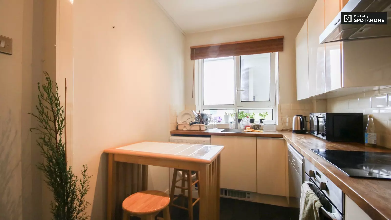 Flat Wiltshire Close in Greater London