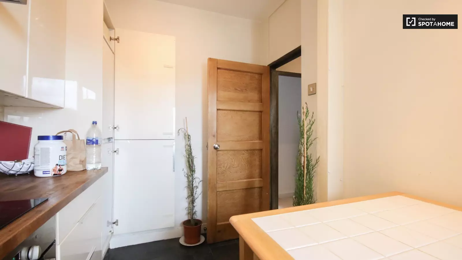 Flat Wiltshire Close in Greater London