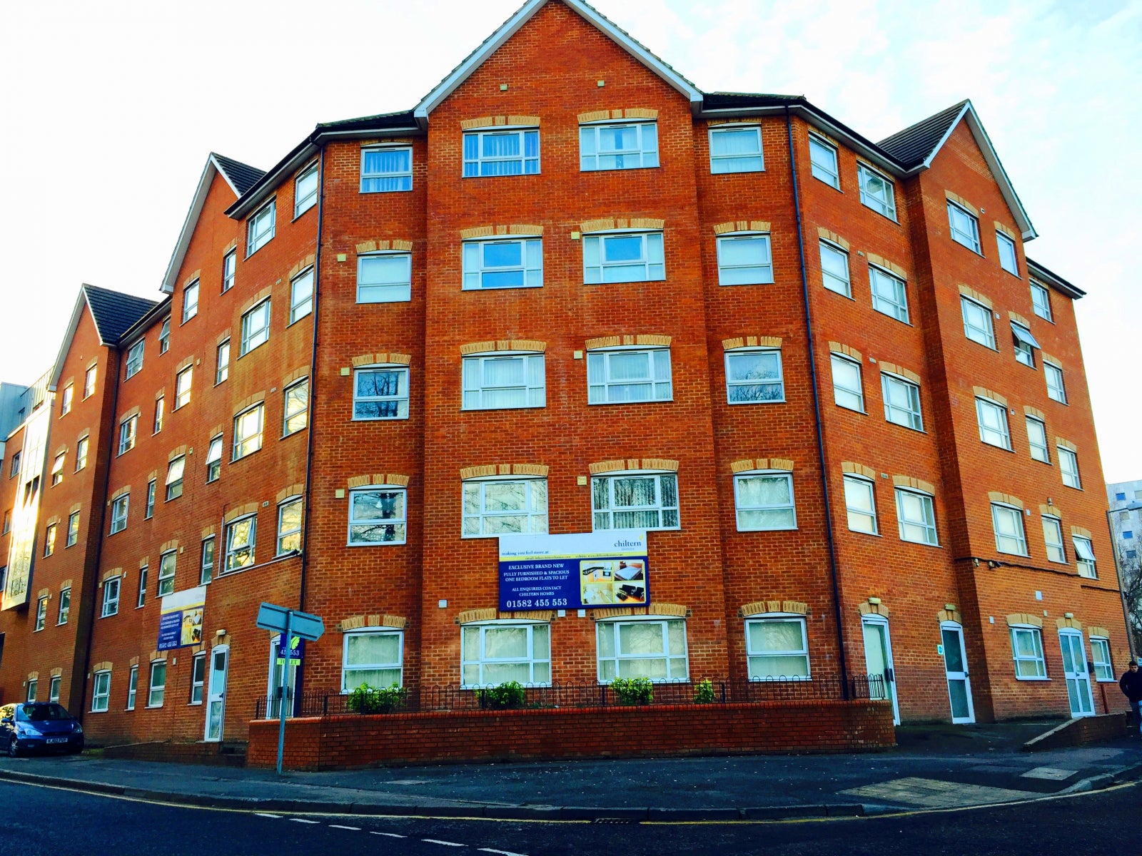 Flat Manor Road in Luton
