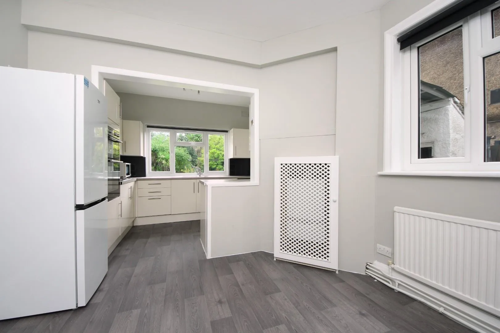 House Gunnersbury Avenue in Greater London