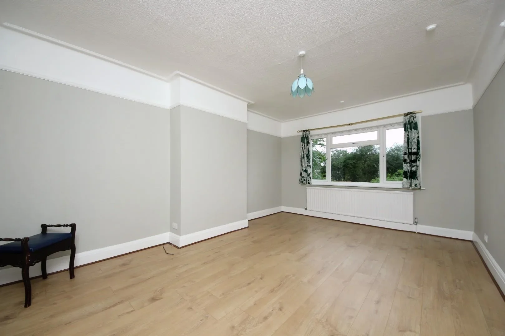 House Gunnersbury Avenue in Greater London