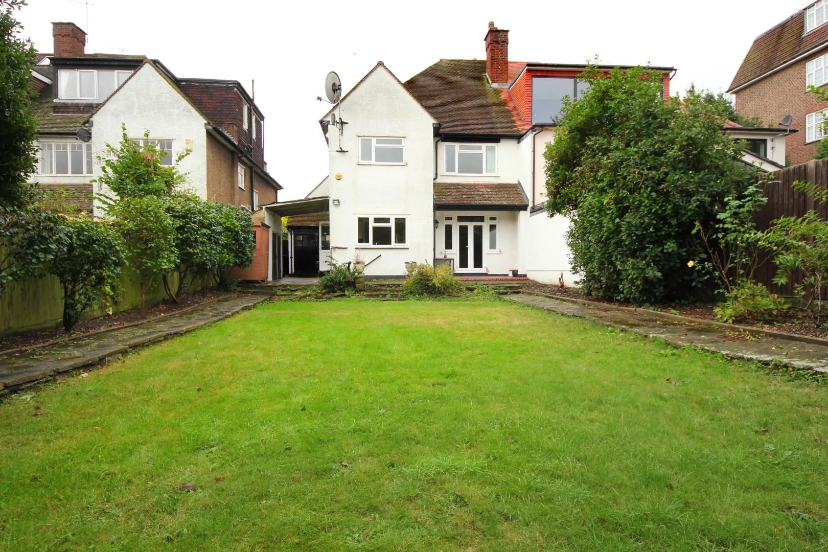 House Gunnersbury Avenue in Greater London