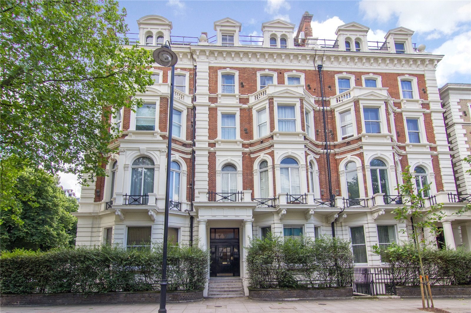 Flat Cromwell Road in Greater London