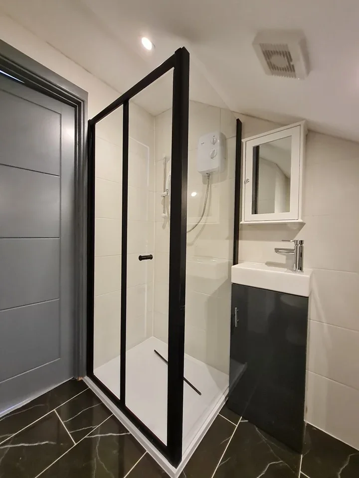 Flat Norcutt Road in Greater London