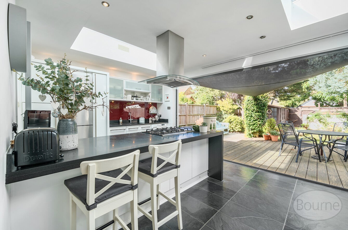 House Downsview Close in Elmbridge