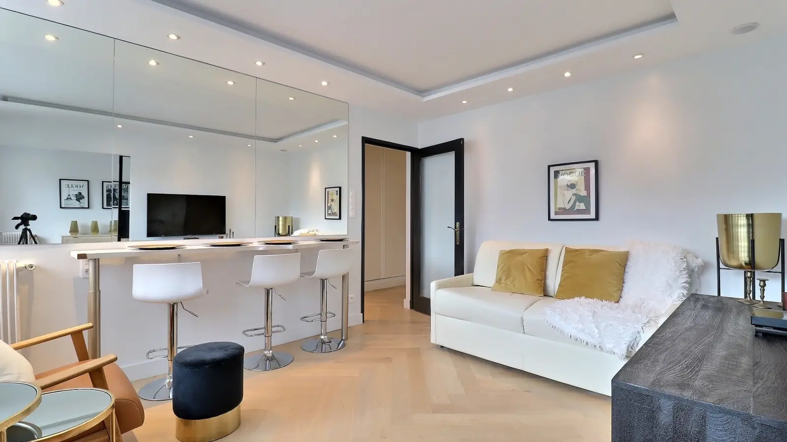 Flat Passage du Guesclin in Paris
