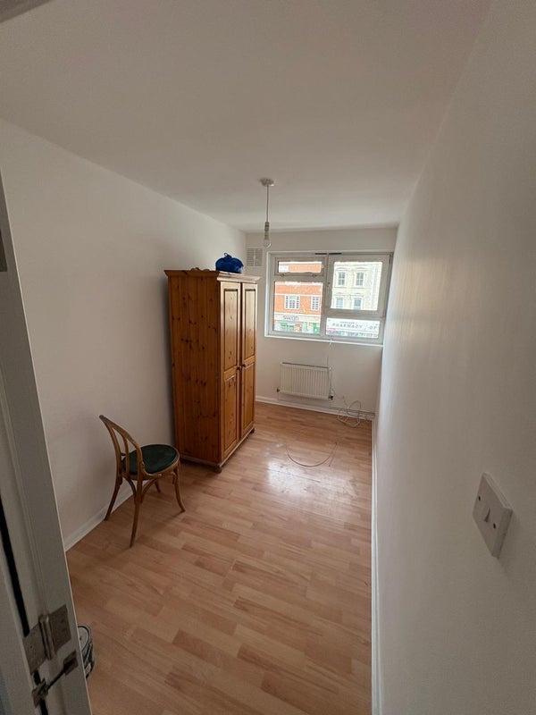 Room Rhodesia Road in Greater London