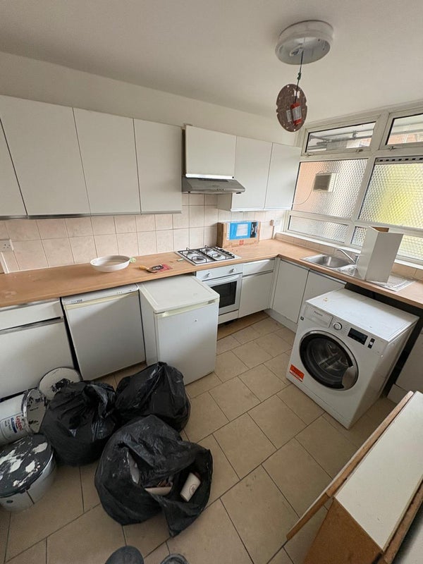 Room Rhodesia Road in Greater London