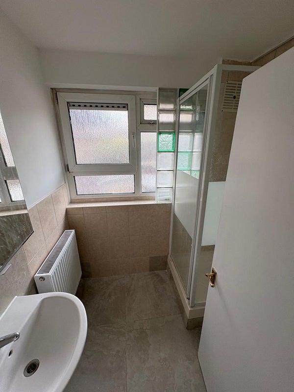 Room Rhodesia Road in Greater London